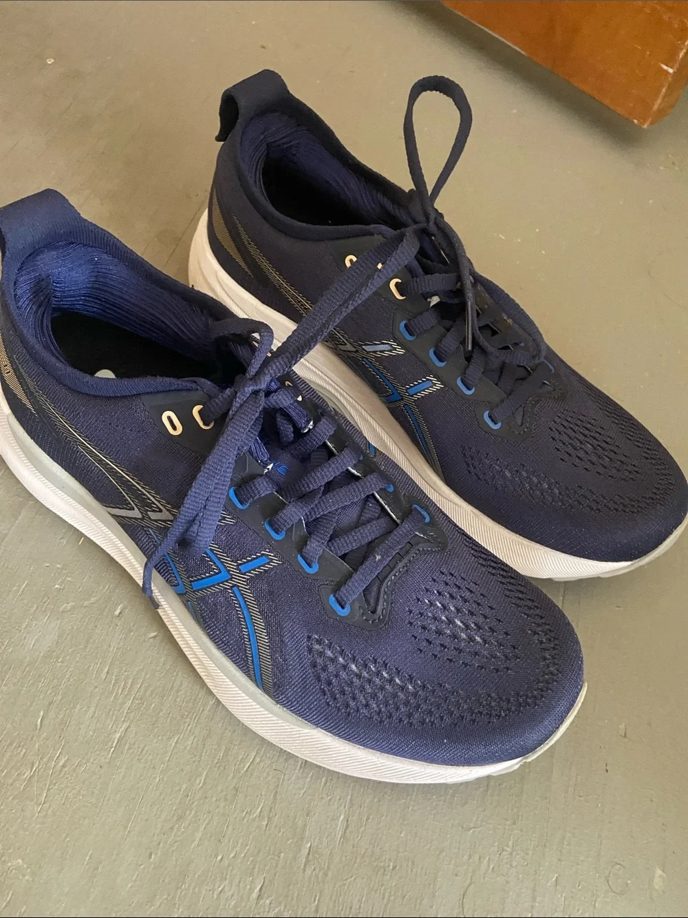 ASICS Women’s Navy Lace-Up Performance Sneakers size 9 Like New Gel Kayano